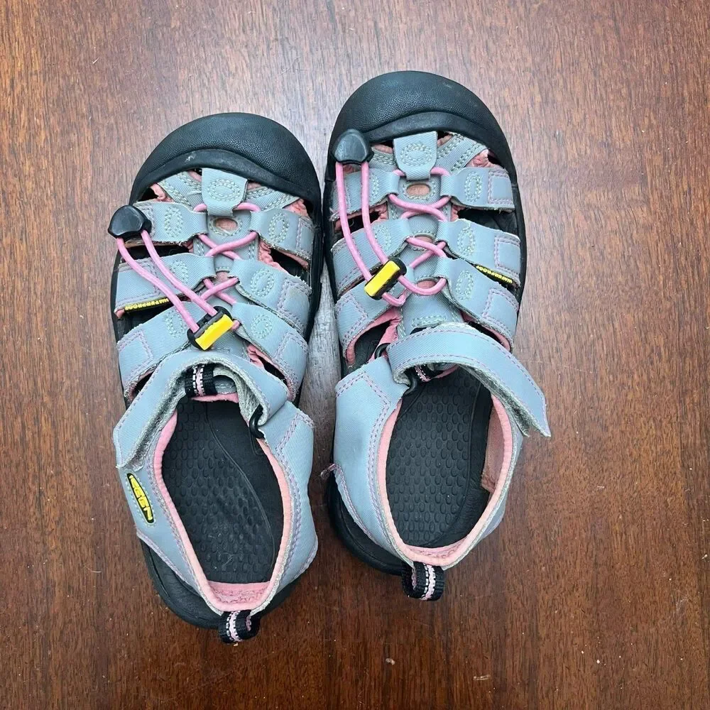 Keen Unisex Kid Black Orange Water Sandals 2.5-3 Aqua Sock Close Toe Drawstring